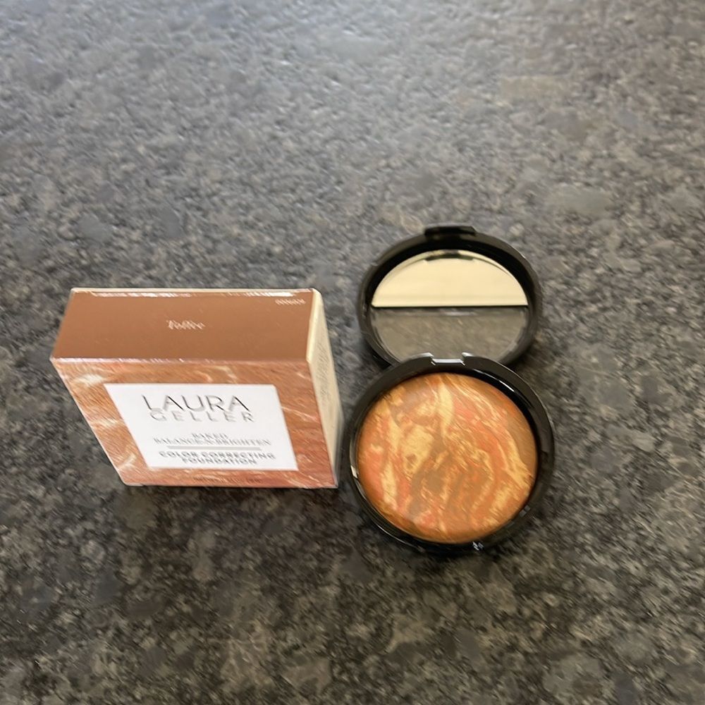 Laura Geller Baked Balance-N-Brighten Color Correcting Foundation in Toffee - Picture 4 of 6